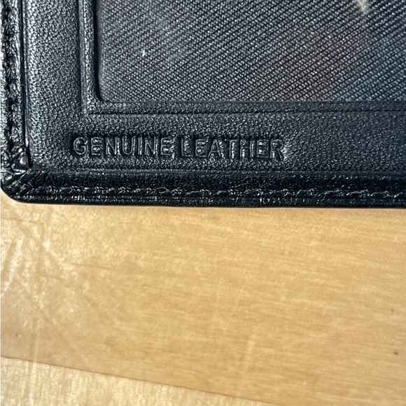 Perry Ellis Portfolio Genuine Leather bifold men's wallet - Picture 10 of 13